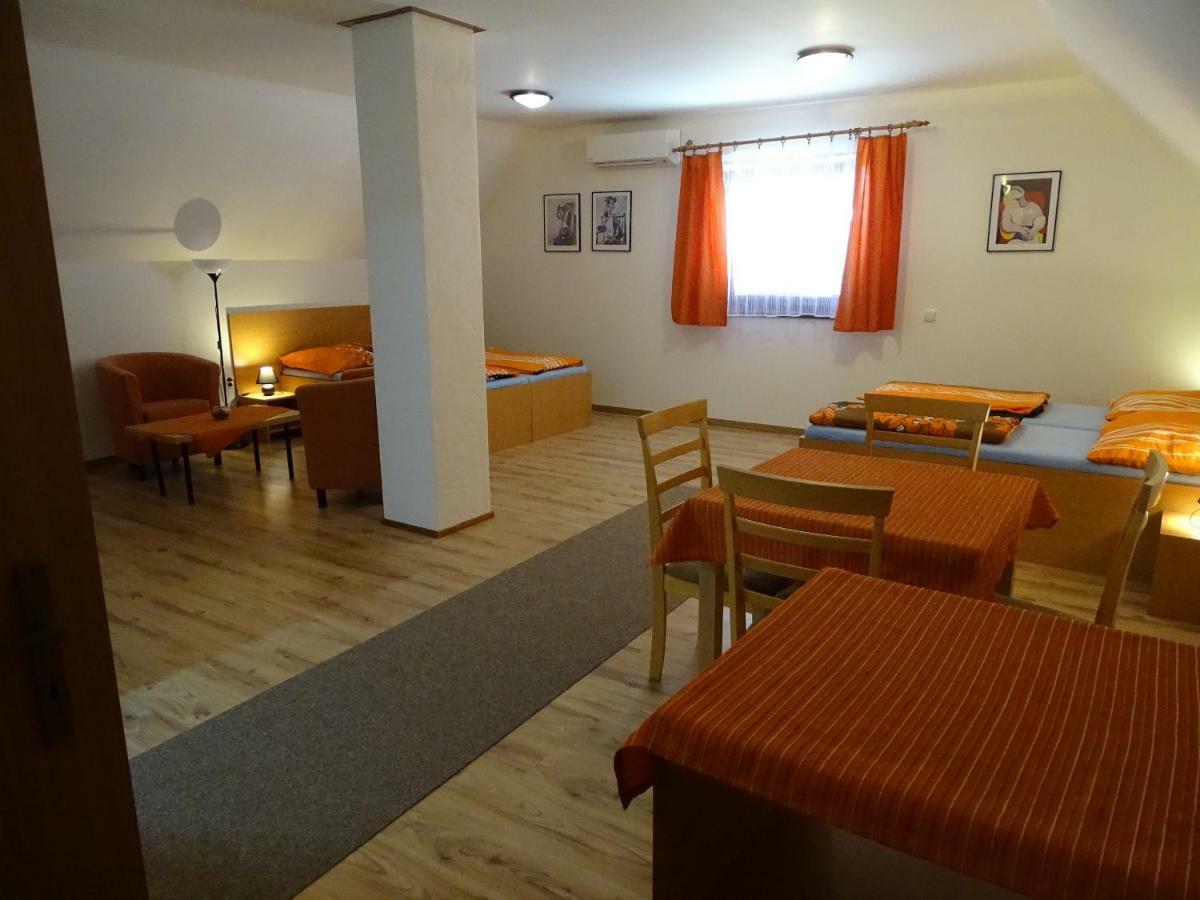 Penzion Pod Vapenkami Strážnice Buitenkant foto