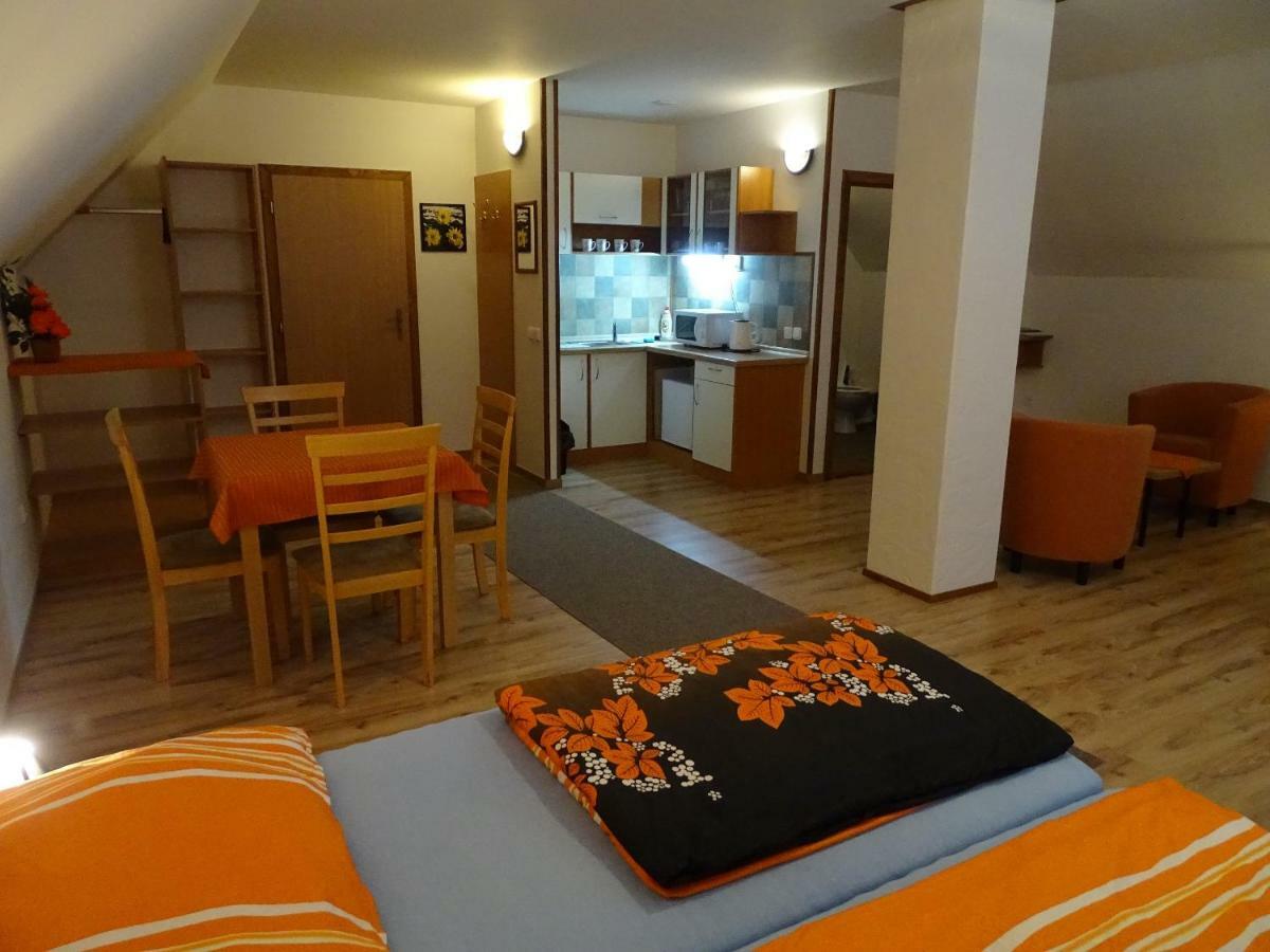 Penzion Pod Vapenkami Strážnice Buitenkant foto