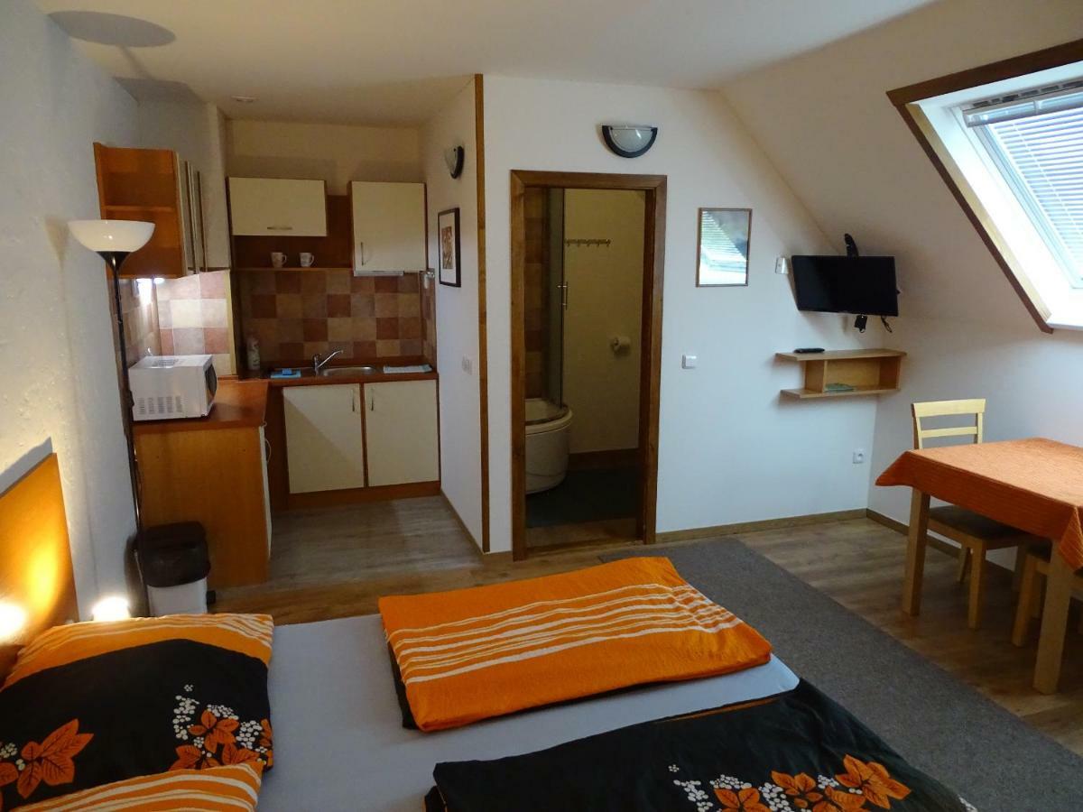 Penzion Pod Vapenkami Strážnice Buitenkant foto