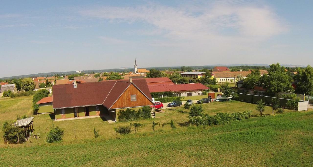 Penzion Pod Vapenkami Strážnice Buitenkant foto